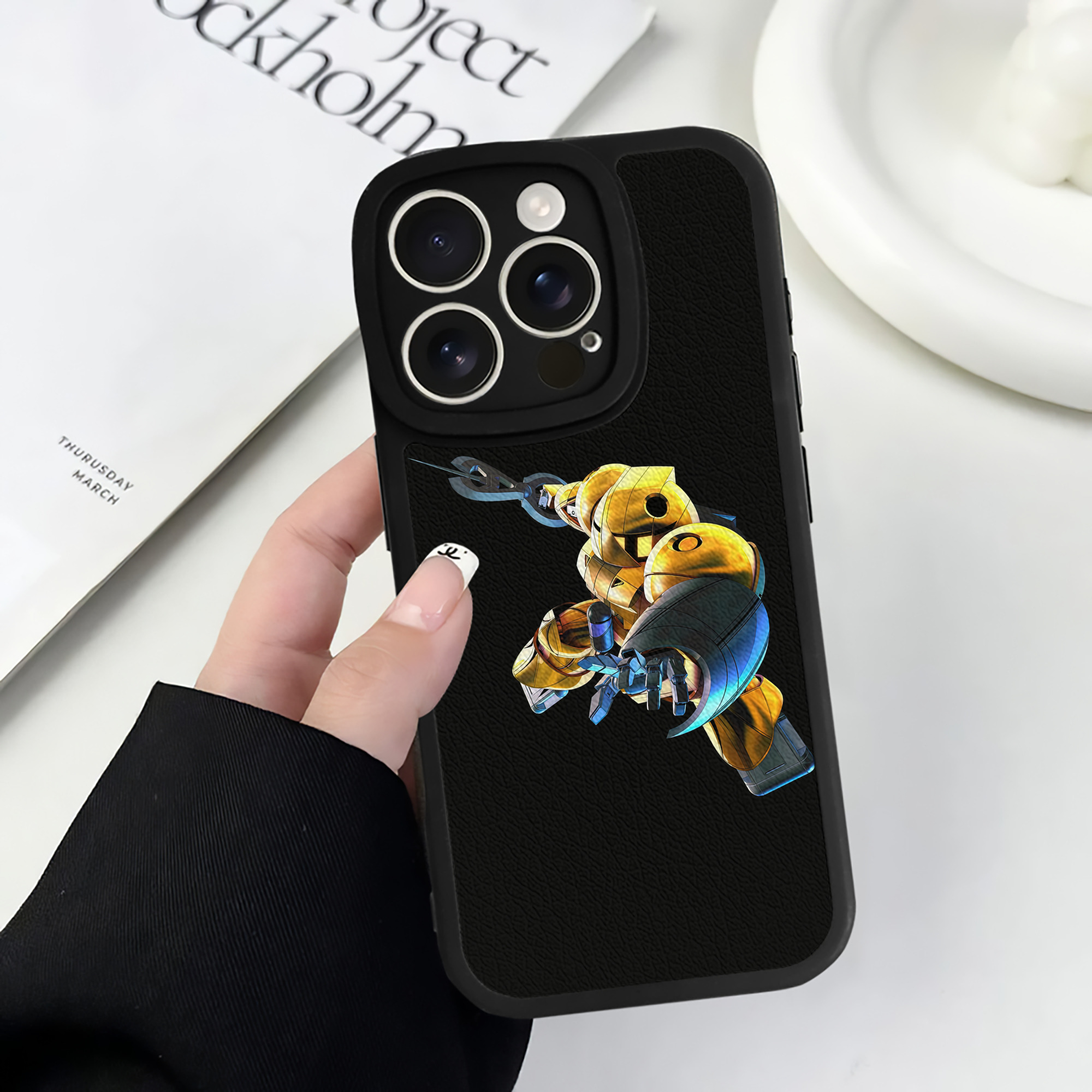 （画像用） 機動戦士ガンダム Mobile Suit Gundam 【iPhone 16シリーズ対応】シリコンスマホケース（レザー調） 材質：シリコン
